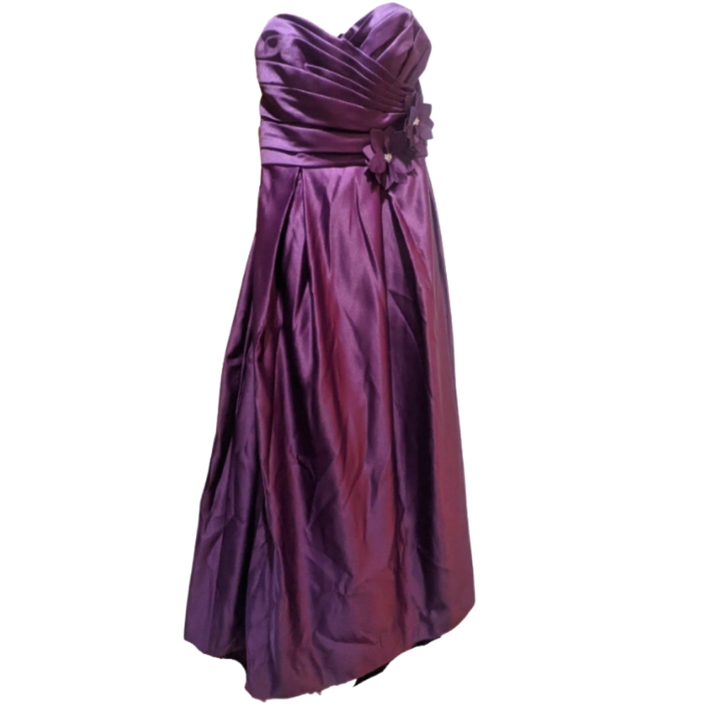 Formal Saison Blanche strapless gown